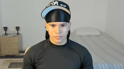 Snapshot of sant_wahlberg chatting on 05-22-26, 11:21 Sant online show from 05-22-26, 11:21