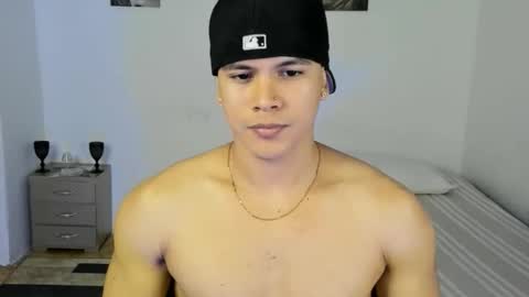 Snapshot of sant_wahlberg chatting on 05-27-26, 10:40 Sant online show from 05-27-26, 10:40