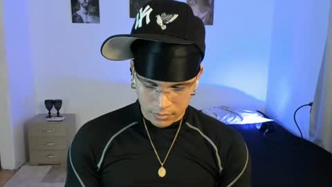 Snapshot of sant_wahlberg chatting on 06-16-26, 11:51 Sant online show from 06-16-26, 11:51