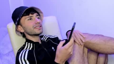 Snapshot of santi_mateo chatting on 01-12-25, 04:08 Santi online show from 01-12-25, 04:08