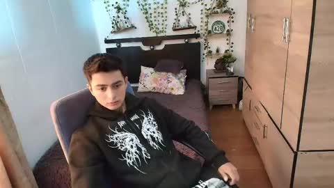 Snapshot of santi_ss chatting on 06-07-26, 02:32 santi_ss online show from 06-07-26, 02:32