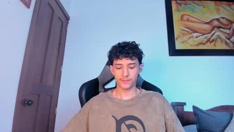 Snapshot of santi_twink19 chatting on 09-27-25, 11:37 santi_twink19 online show from 09-27-25, 11:37