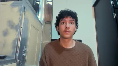 Snapshot of santi_twink19 chatting on 11-12-25, 08:19 santi_twink19 online show from 11-12-25, 08:19