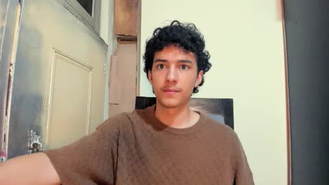 Snapshot of santi_twink19 chatting on 11-13-25, 08:24 santi_twink19 online show from 11-13-25, 08:24