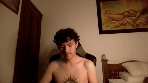 Snapshot of santi_twink19 chatting on 12-19-25, 05:14 santi_twink19 online show from 12-19-25, 05:14