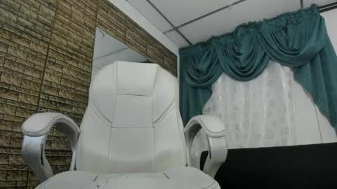 Snapshot of santiago_boyy chatting on 12-05-25, 08:49 Thiago online show from 12-05-25, 08:49