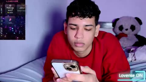 Snapshot of santiago_foxx chatting on 04-21-26, 12:12 santi online show from 04-21-26, 12:12