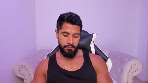 Snapshot of santiago_huntt chatting on 12-23-25, 01:14 santiago_huntt online show from 12-23-25, 01:14