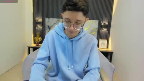 santiago_russo18 online show from 09-12-25, 12:38