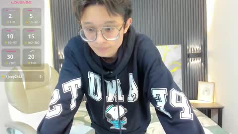 santiago_russo18 online show from 11-21-25, 02:43