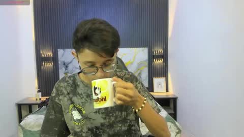 santiago_russo18 online show from 02-15-26, 08:27