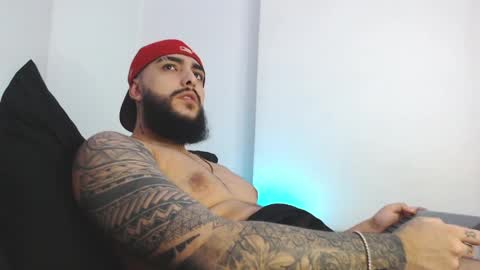 Santiago Hincapiie online show from 03-19-26, 05:11