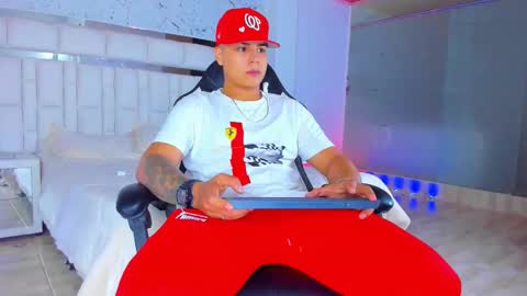 Santi Reyes online show from 11-28-25, 06:05