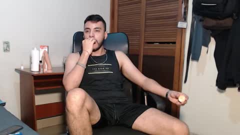 Snapshot of santiexxx chatting on 12-14-25, 12:49 santiexxx online show from 12-14-25, 12:49