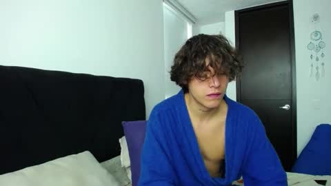 Snapshot of santii_rose chatting on 12-17-24, 04:53 Santii online show from 12-17-24, 04:53