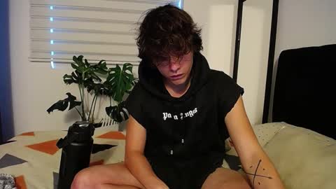 Snapshot of santii_rose chatting on 12-18-24, 10:35 Santii online show from 12-18-24, 10:35