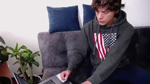 Snapshot of santii_rose chatting on 12-29-24, 08:37 Santii online show from 12-29-24, 08:37