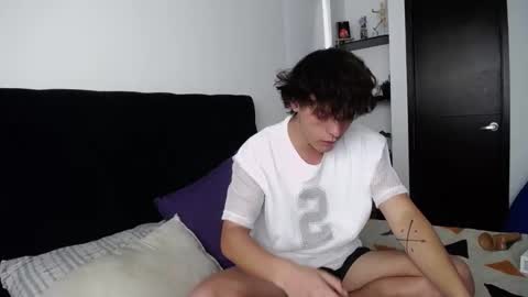 Snapshot of santii_rose chatting on 01-17-25, 07:49 Santii online show from 01-17-25, 07:49