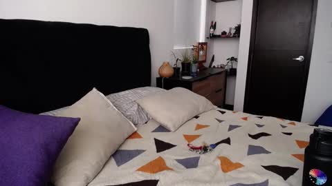 Snapshot of santii_rose chatting on 01-21-25, 06:02 Santii online show from 01-21-25, 06:02