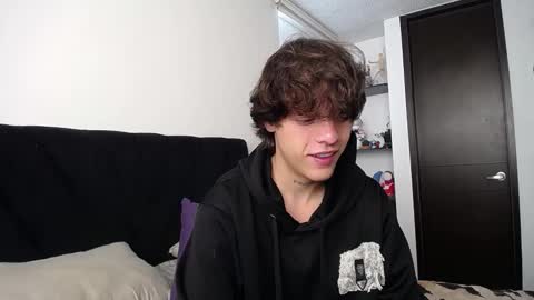 Snapshot of santii_rose chatting on 03-08-25, 01:25 Santii online show from 03-08-25, 01:25