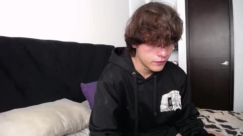 Snapshot of santii_rose chatting on 03-08-25, 04:28 Santii online show from 03-08-25, 04:28