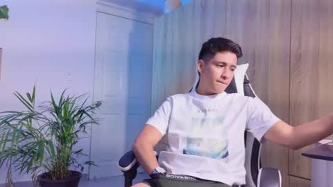 Snapshot of santilux_ chatting on 07-02-26, 05:02 SantiLux online show from 07-02-26, 05:02