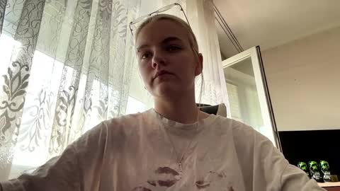Snapshot of santinalabonne chatting on 05-30-26, 10:34 Rina online show from 05-30-26, 10:34
