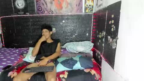 Snapshot of santos_xd chatting on 06-26-26, 03:33 santos online show from 06-26-26, 03:33
