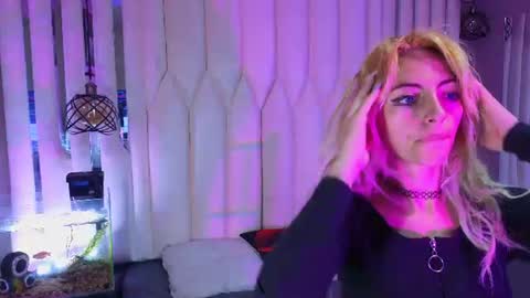 Snapshot of santsara chatting on 06-22-26, 12:13 SANTSARA online show from 06-22-26, 12:13