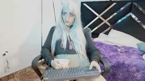 Snapshot of santsara chatting on 07-11-26, 04:32 SANTSARA online show from 07-11-26, 04:32
