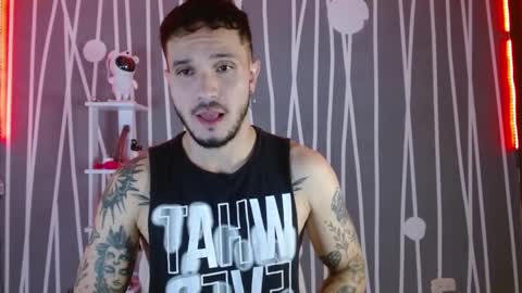 Snapshot of santti_torres chatting on 02-18-25, 03:10 Santy Torres online show from 02-18-25, 03:10