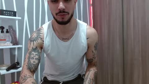 Snapshot of santti_torres chatting on 10-24-25, 03:25 Santy Torres online show from 10-24-25, 03:25