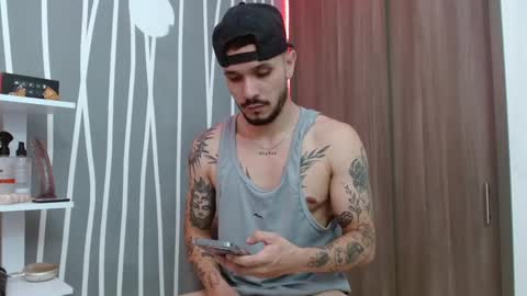 Snapshot of santti_torres chatting on 11-23-25, 03:50 Santy Torres online show from 11-23-25, 03:50