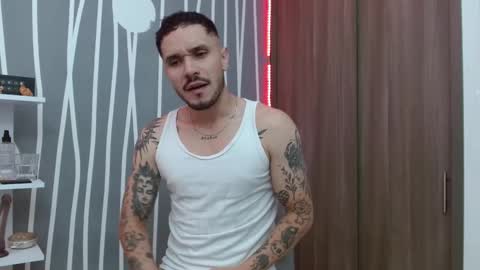 Snapshot of santti_torres chatting on 11-29-25, 05:32 Santy Torres online show from 11-29-25, 05:32