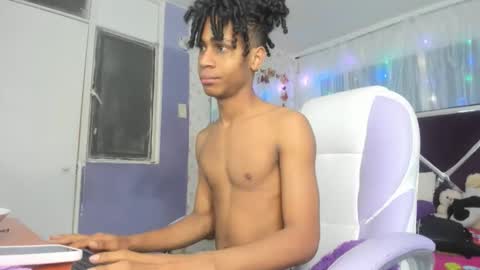 Snapshot of santy_bigcock_01 chatting on 11-05-25, 11:10 santy online show from 11-05-25, 11:10