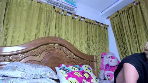 kitty online show from 12-30-24, 10:23