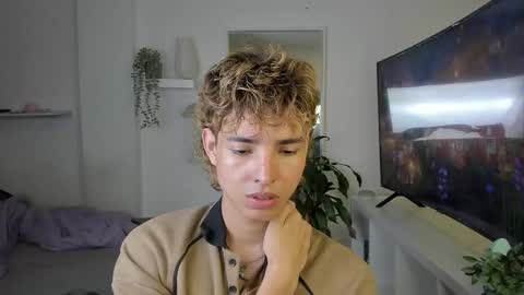 kitty online show from 11-09-25, 01:59