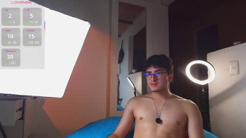 Snapshot of santyago_taylor chatting on 05-19-26, 01:56 Santyago online show from 05-19-26, 01:56