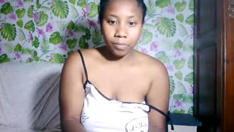 Snapshot of sanyah513 chatting on 06-07-26, 08:23 sanya online show from 06-07-26, 08:23