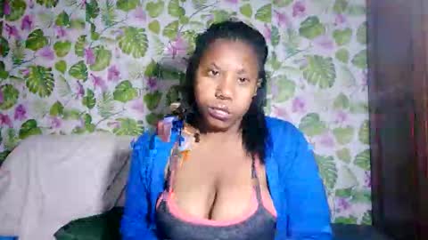 Snapshot of sanyah513 chatting on 06-09-26, 07:47 sanya online show from 06-09-26, 07:47
