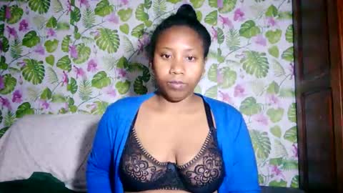 Snapshot of sanyah513 chatting on 06-10-26, 07:24 sanya online show from 06-10-26, 07:24