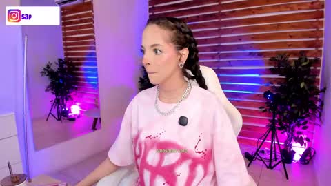 Snapshot of sapphire_venus chatting on 04-29-26, 02:37 Valerin online show from 04-29-26, 02:37
