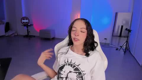 Snapshot of sapphire_venus chatting on 06-29-26, 02:18 Valerin online show from 06-29-26, 02:18