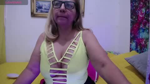 Snapshot of sara211 chatting on 05-24-26, 02:44 sara online show from 05-24-26, 02:44