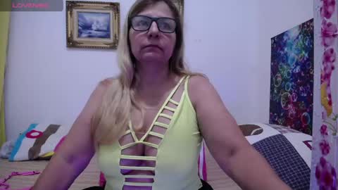 Snapshot of sara211 chatting on 06-02-26, 01:40 sara online show from 06-02-26, 01:40