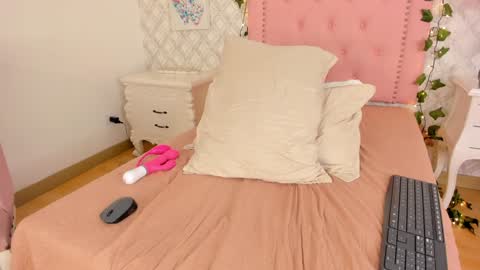 Snapshot of sara__williams chatting on 01-23-25, 07:00 Sara online show from 01-23-25, 07:00