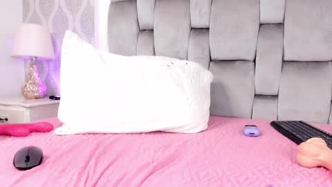 Snapshot of sara__williams chatting on 02-21-25, 06:40 Sara online show from 02-21-25, 06:40