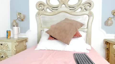 Snapshot of sara__williams chatting on 09-22-25, 03:52 Sara online show from 09-22-25, 03:52