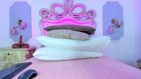 Sara online show from 12-23-25, 03:48