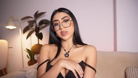 Snapshot of sara_albrecht chatting on 04-25-26, 10:29 Sara online show from 04-25-26, 10:29